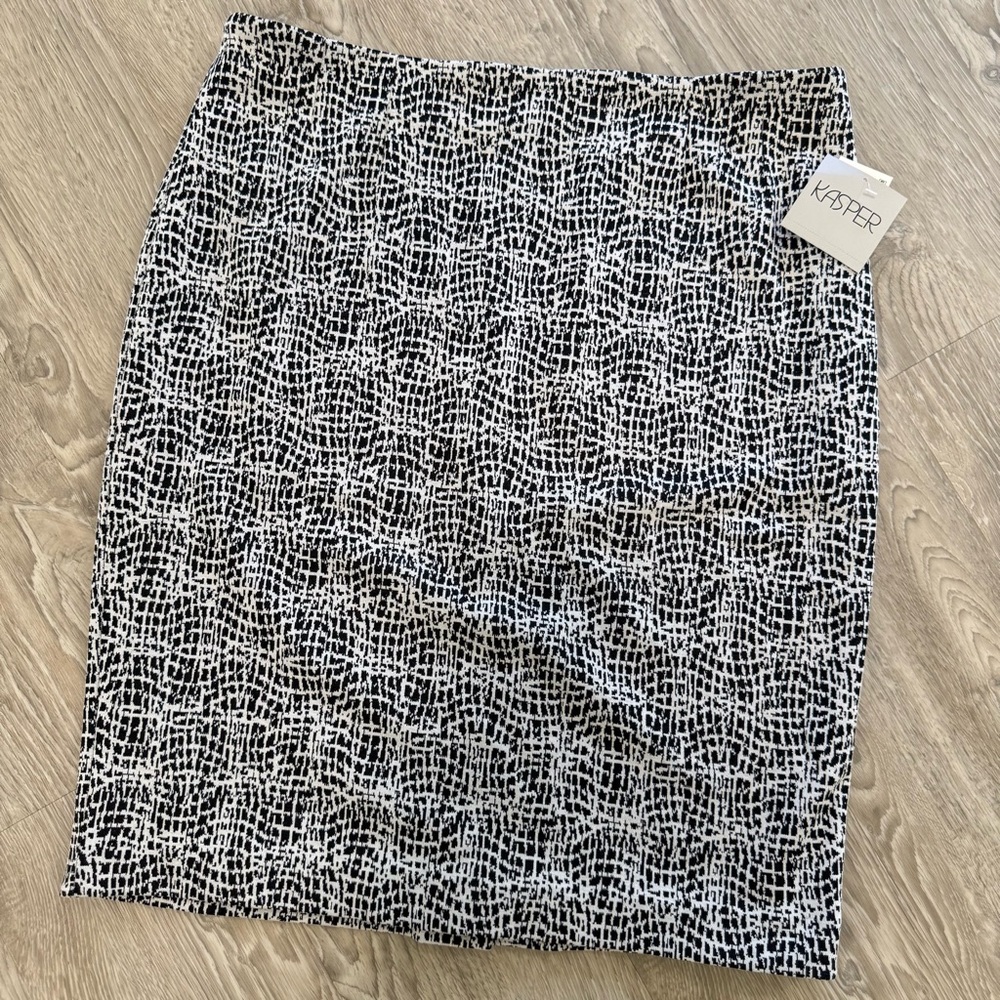 Kasper Pencil Skirt